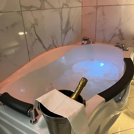 La Porta Di Alba Отель типа 