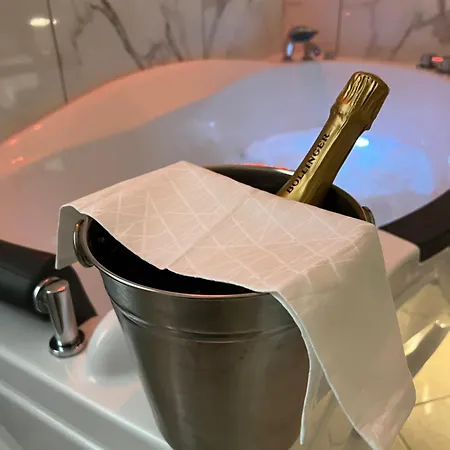 La Porta Di Alba Отель типа 